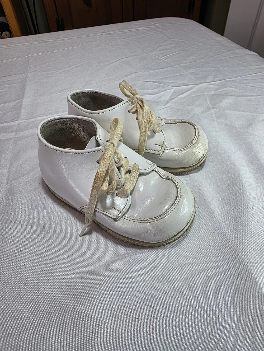 Vintage Stride Rite White Leather Walking Shoe 4 1/2 EE